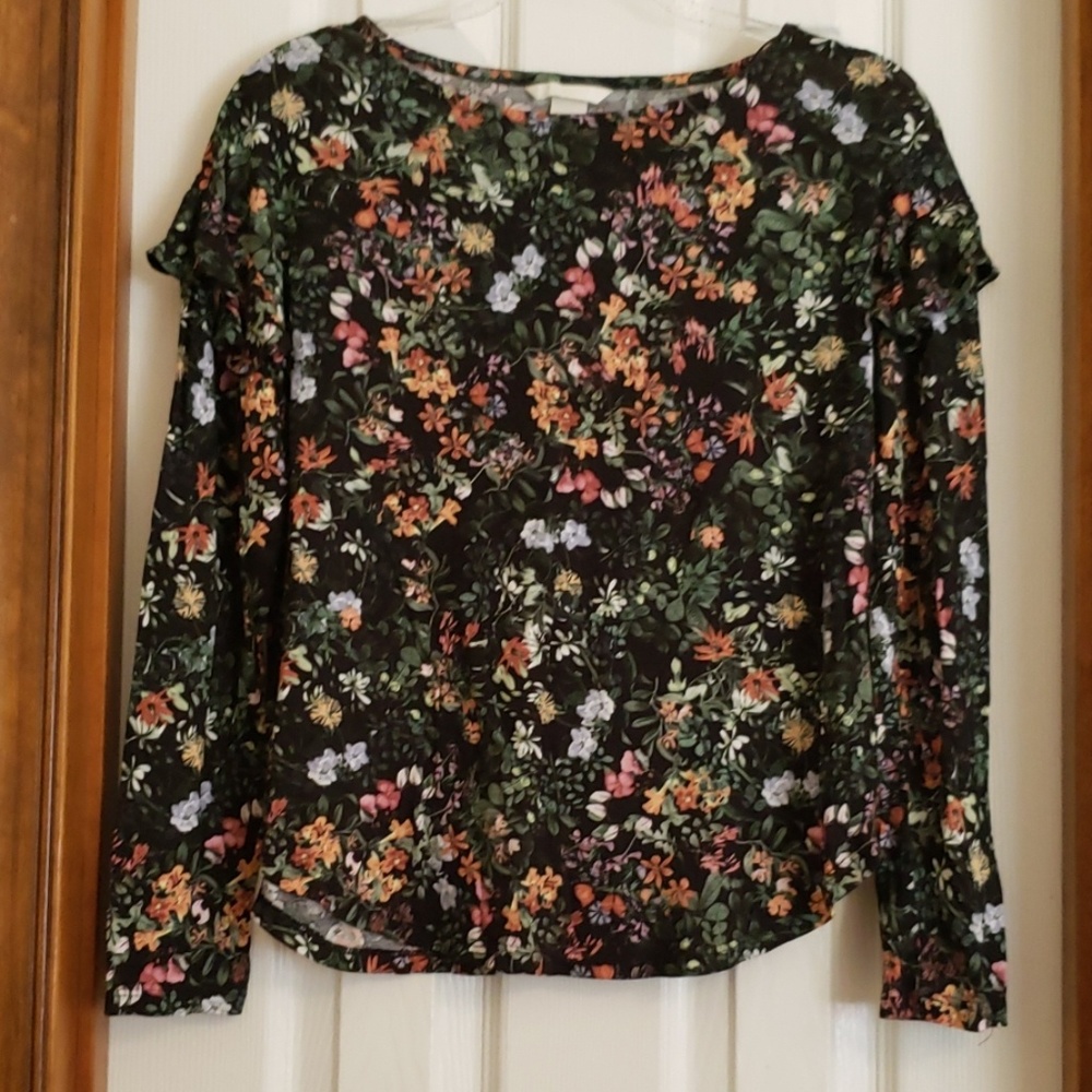 NWOT H&M beautiful flower print frilled shoulder